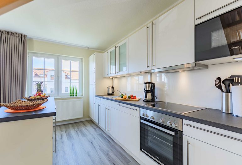 Küchenzeile mit Backofen Küchenzeile mit Backofen