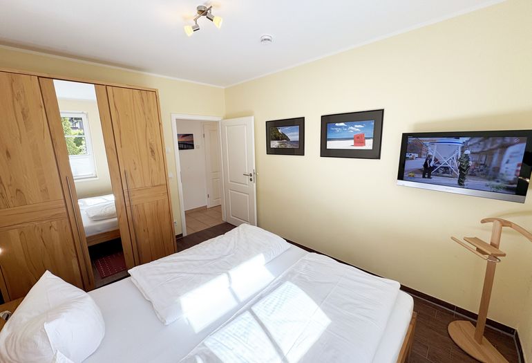 1.Schlafzimmer mit Doppelbett