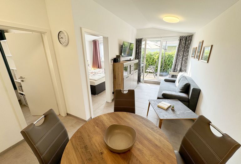 Essplatz mit Blick in den Wohnbereich Essplatz mit Blick in den Wohnbereich