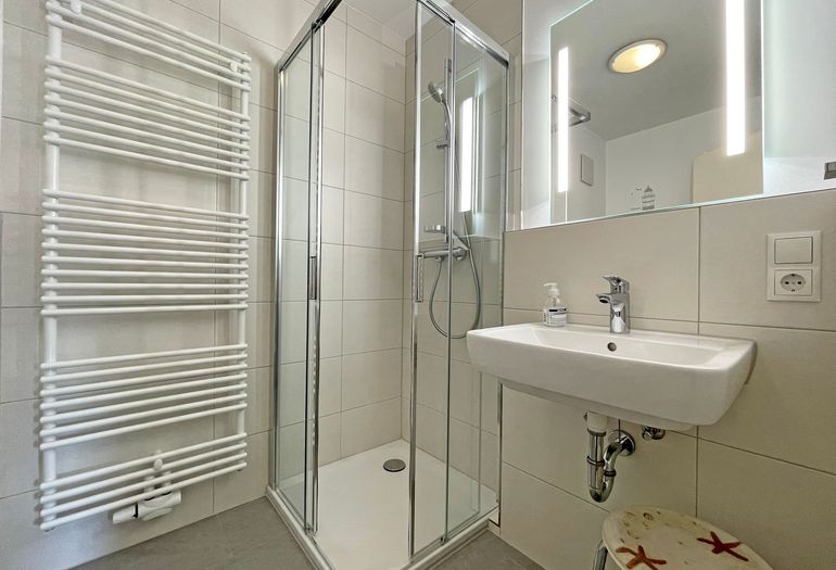 Badezimmer mit Dusche