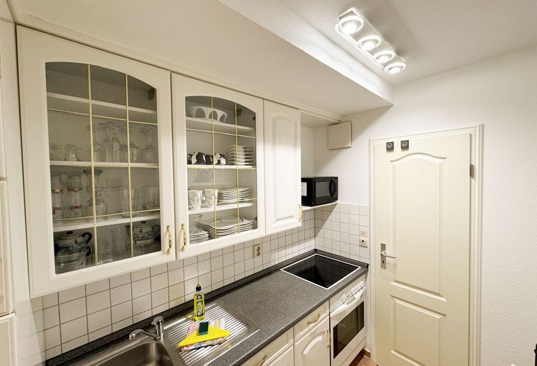 Küchenzeile mit Backofen