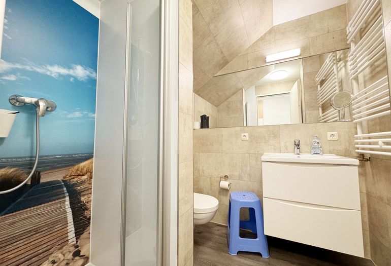 Badezimmer mit ebenerdiger Dusche