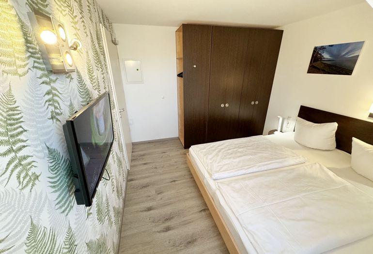 1. Schlafzimmer mit Kleiderschrank 1. Schlafzimmer mit Kleiderschrank