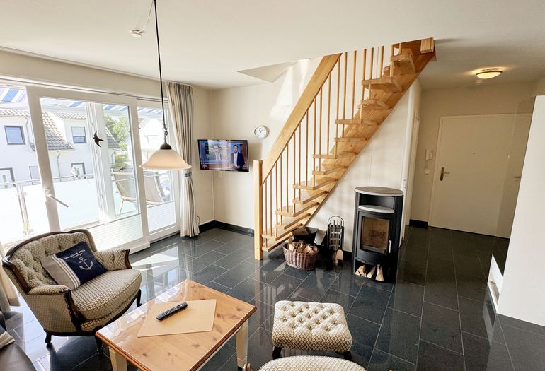 Wohnbereich mit Treppe zum 2. Schlafzimmer Wohnbereich mit Treppe zum 2. Schlafzimmer