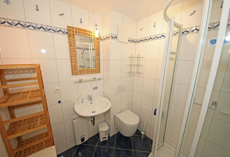 Badezimmer mit Dusche