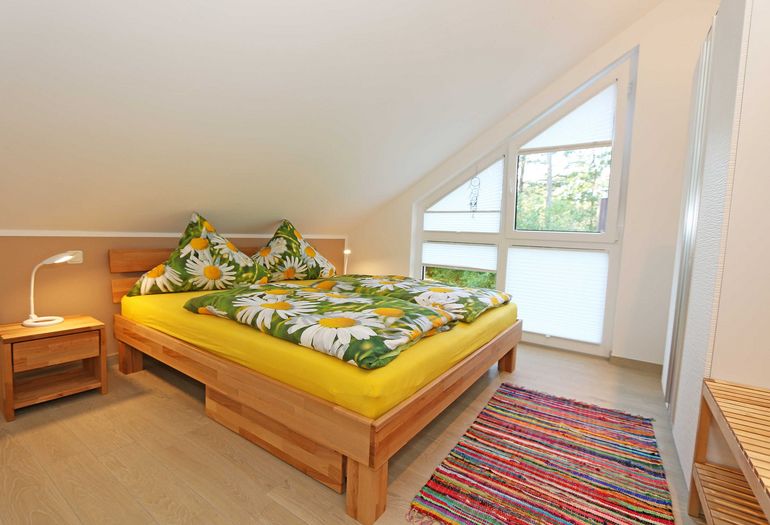 2. Schlafzimmer mit Doppelbett