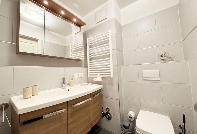 Badezimmer mit Dusche