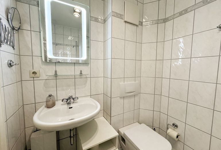 Badezimmer mit Waschplatz