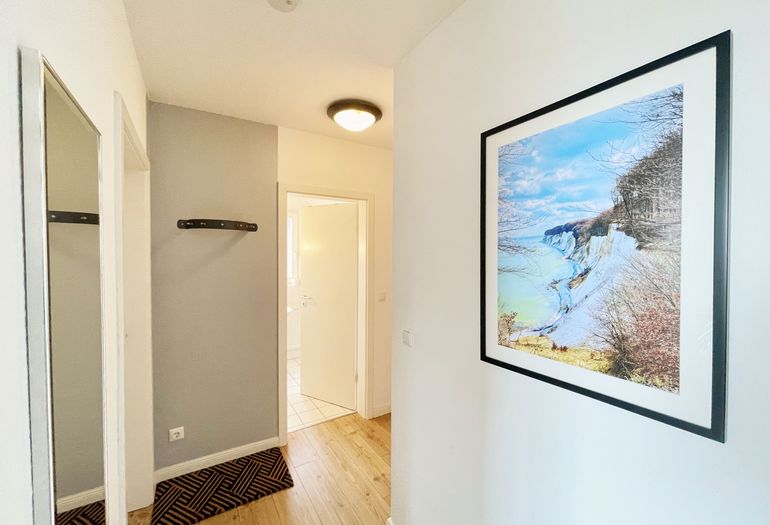 Flurbereich mit Zugang zum Badezimmer