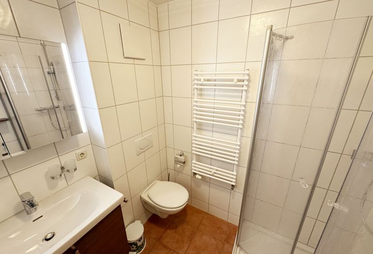 Bad mit flachem Duscheintritt