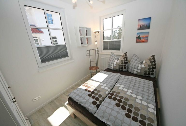 Schlafzimmer mit Doppelbett