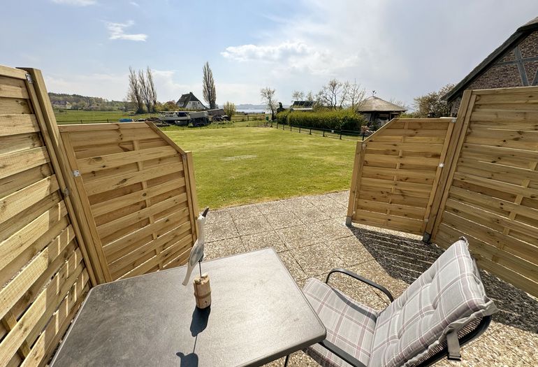 Terrasse mit Blick auf den Bodden Terrasse mit Blick auf den Bodden