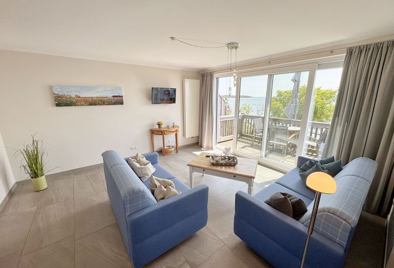 gemütlicher Wohnbereich mit Flachbildfernseher gemütlicher Wohnbereich mit Flachbildfernseher