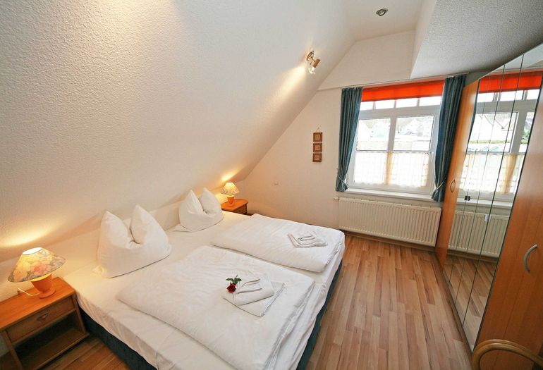 1. Schlafzimmer mit Doppelbett 1. Schlafzimmer mit Doppelbett