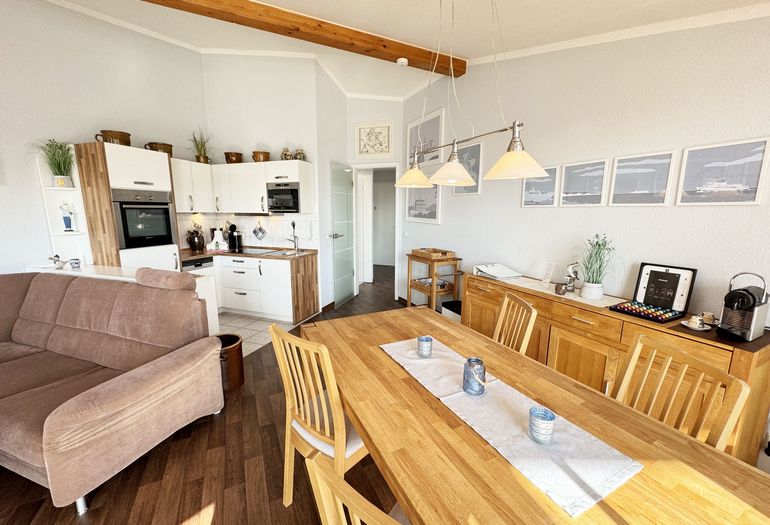 Seepark Sellin Haus Baabe - Wohnzimmer mit Esstich Seepark Sellin Haus Baabe - Wohnzimmer mit Esstich