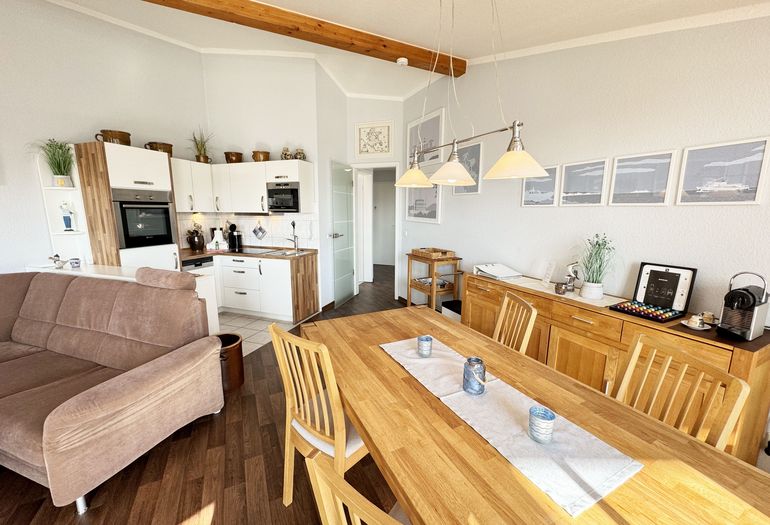 Seepark Sellin Haus Baabe - Wohnzimmer mit Esstich Seepark Sellin Haus Baabe - Wohnzimmer mit Esstich