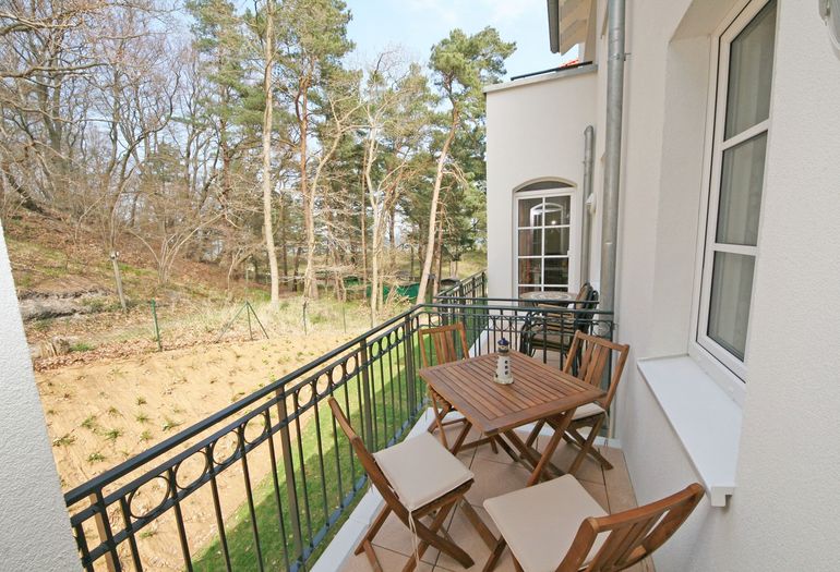 bestuhlter Balkon