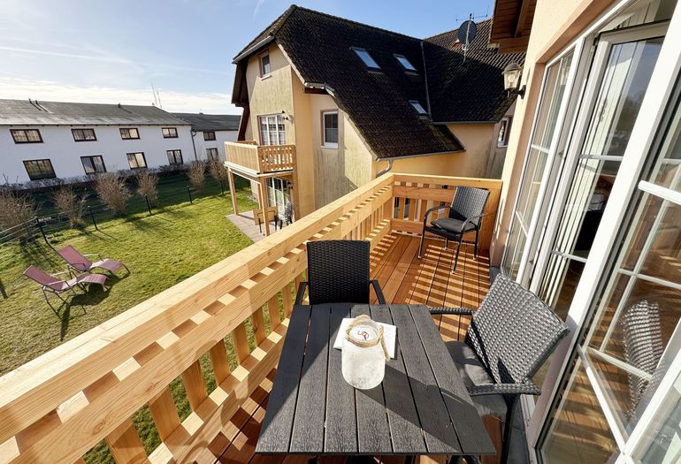 Ausblick vom bestuhlten Balkon