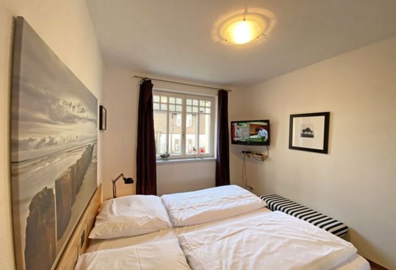 1. Schlafzimmer mit TV 1. Schlafzimmer mit TV