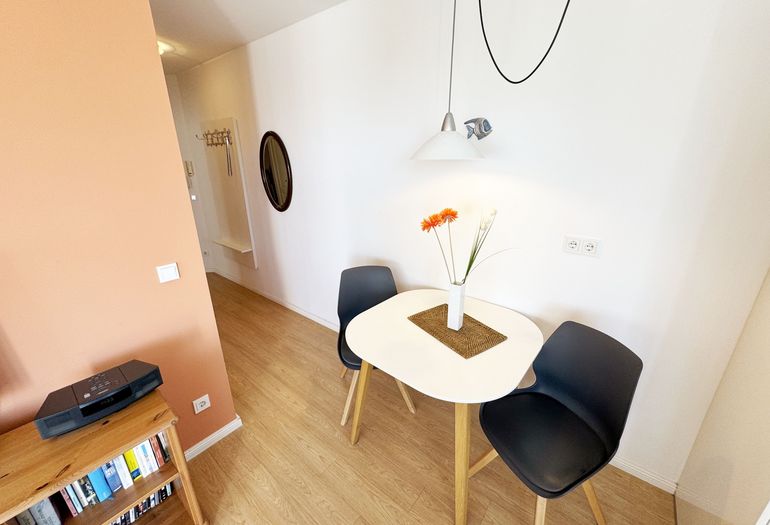 Esstisch mit Stühlen