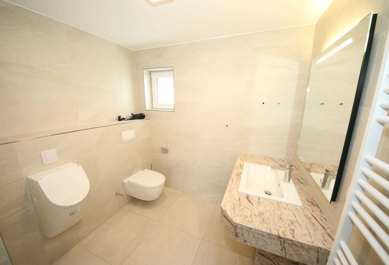 Badezimmer mit WC Badezimmer mit WC