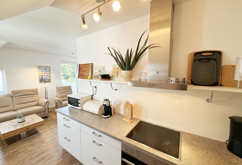 Küchenzeile mit Backofen