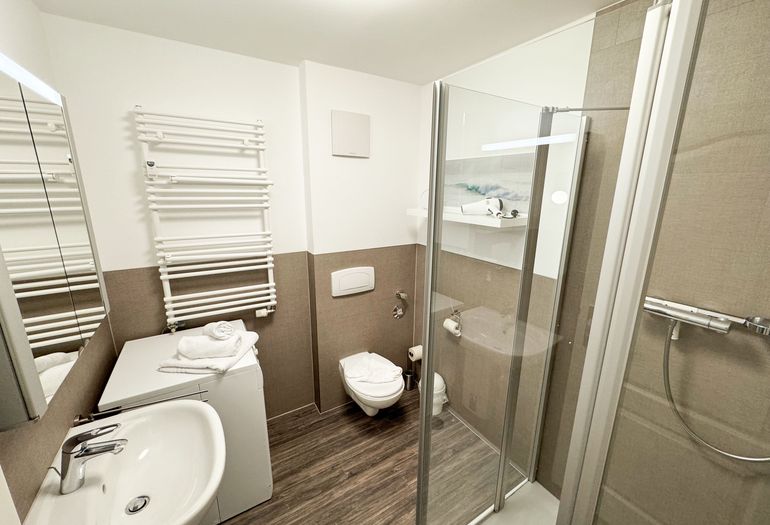 Badezimmer mit Dusche