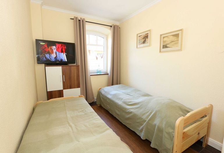 2. Schlafzimmer mit TV 2. Schlafzimmer mit TV