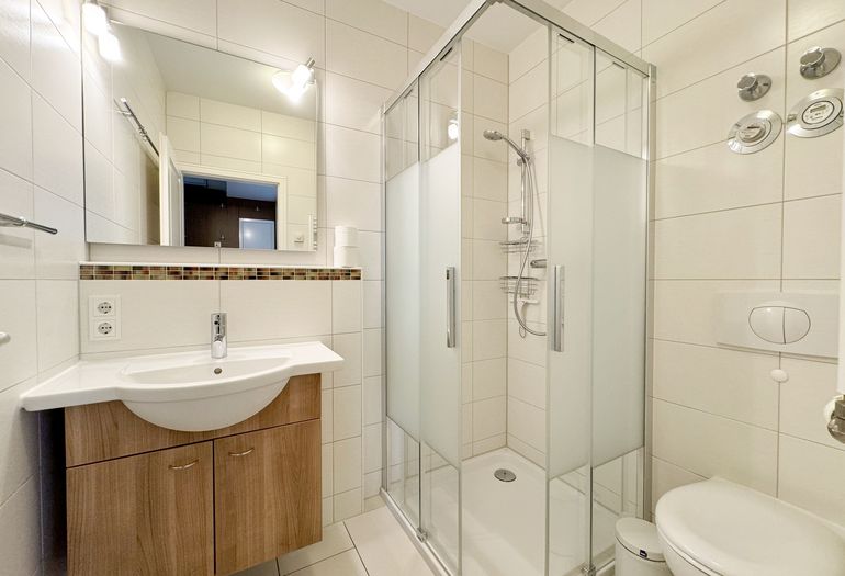 Badezimmer mit ebenerdiger Dusche Badezimmer mit ebenerdiger Dusche