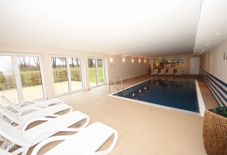 Pool mit Zugang zur Sonnenterasse Pool mit Zugang zur Sonnenterasse
