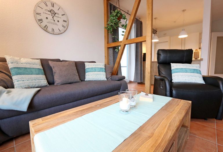 Wohnzimmer mit kleinem Couchtisch Wohnzimmer mit kleinem Couchtisch