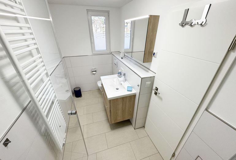 1.Tageslichtbad2. Tageslichtbad verfügt über ebenerdige Dusche