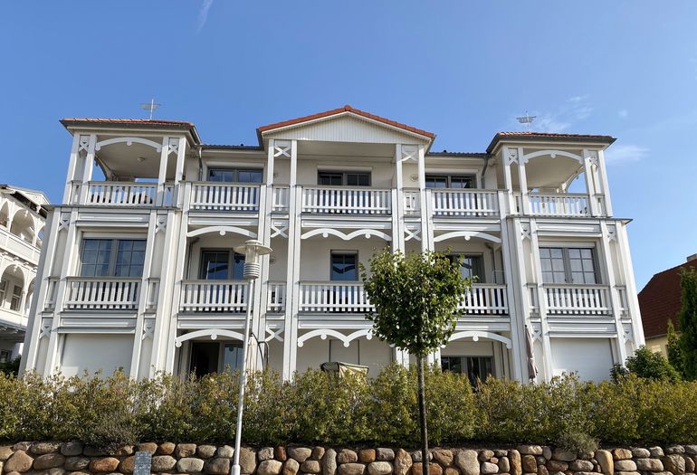 Frontansicht auf die Villa Annika