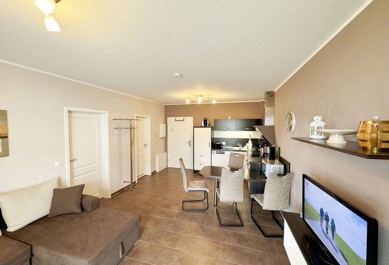 Wohnbereich mit angrenzendem Essplatz