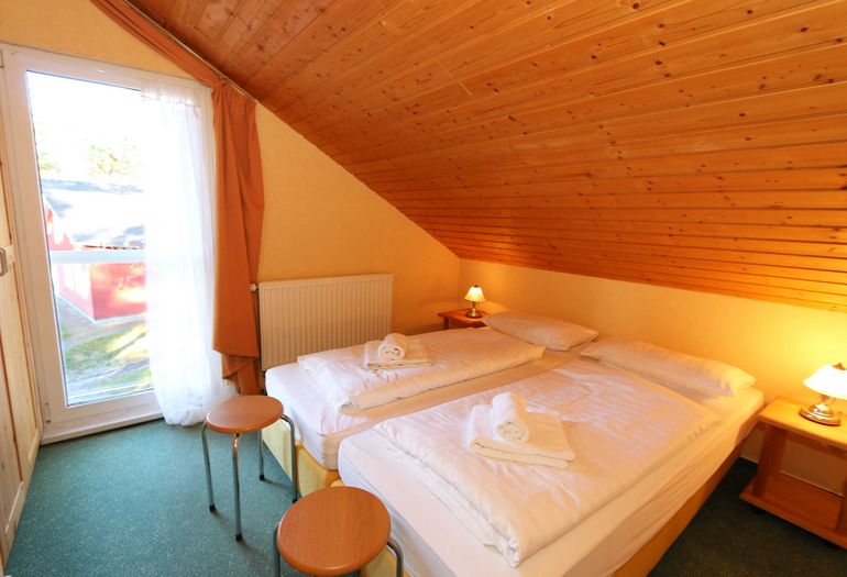 2. Schlafzimmer mit Doppelbett