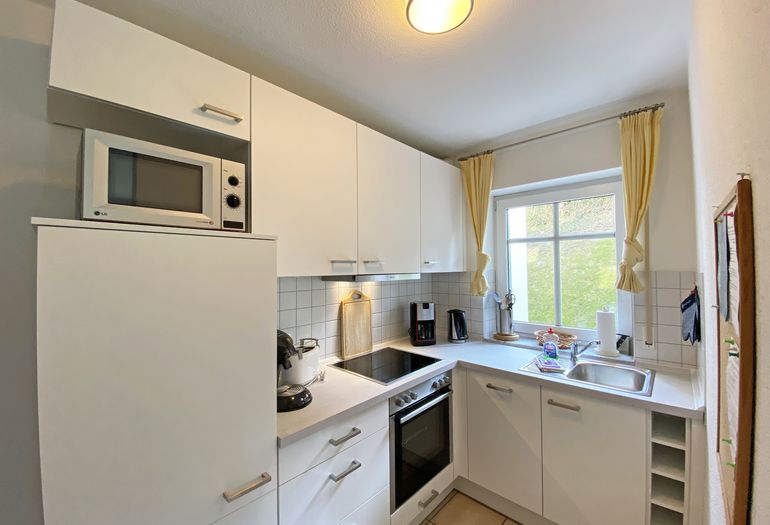 Küchenzeile mit Kaffeemaschine