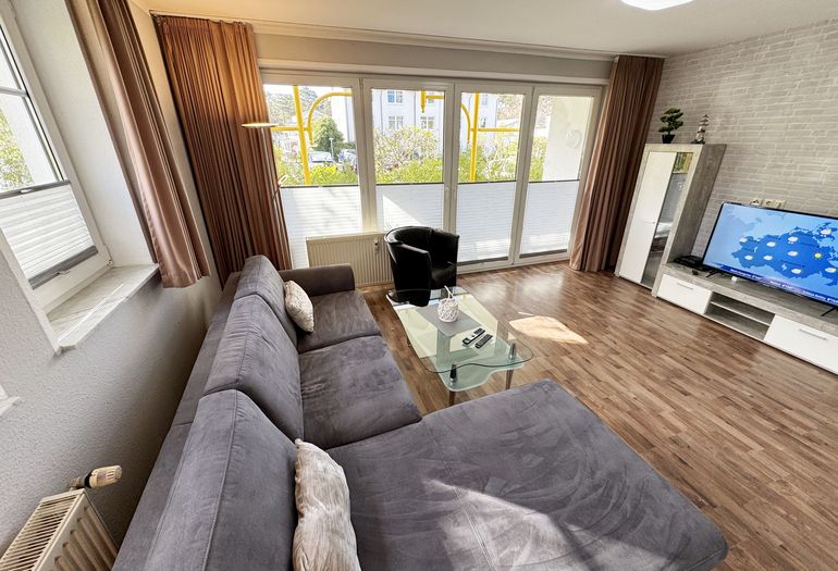gemütliches Wohnzimmer mit Couch gemütliches Wohnzimmer mit Couch