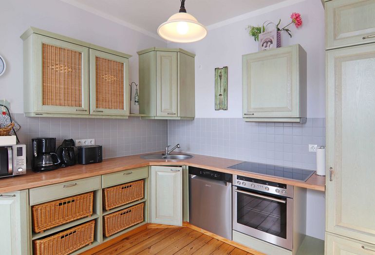 Küchenzeile mit Backofen Küchenzeile mit Backofen