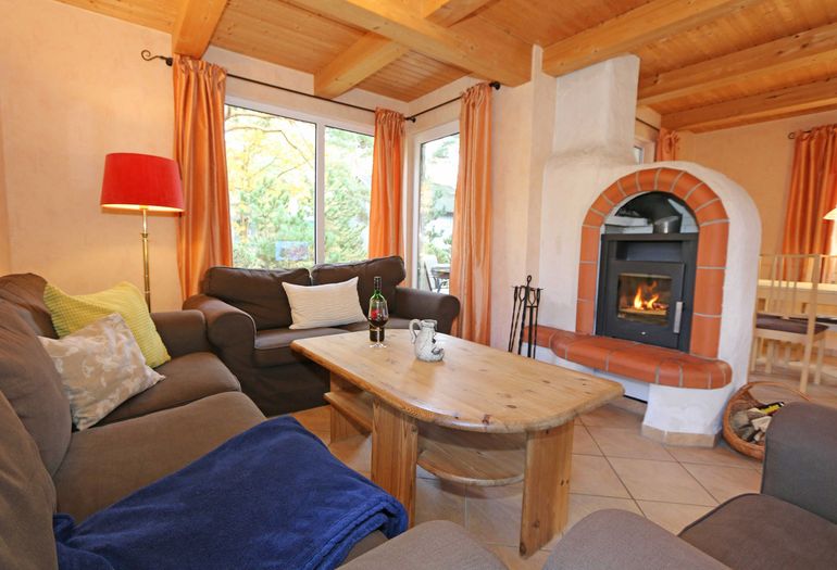 gemütliche Sitzecke mit Kamin