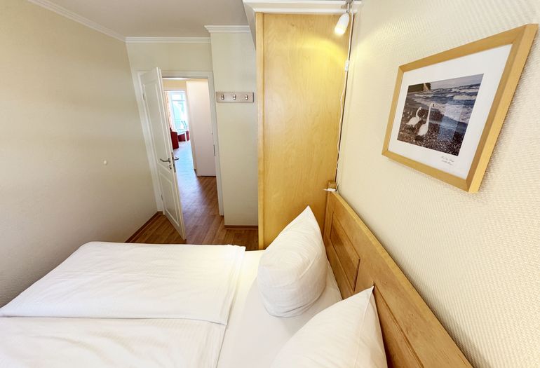 2. Schlafzimmer mit französischen Bett