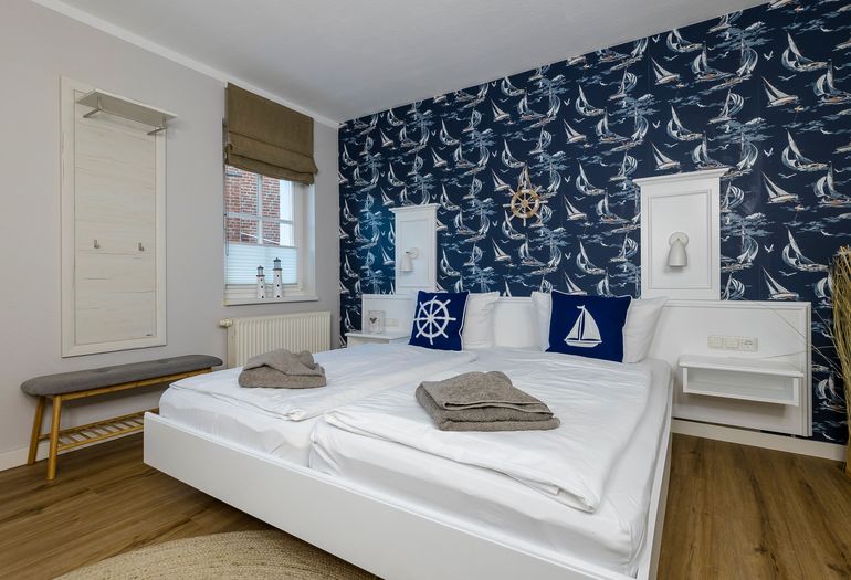 Schlafzimmer mit Doppelbett