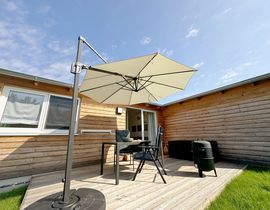 Bungalow 02 Fantasie mit Terrasse