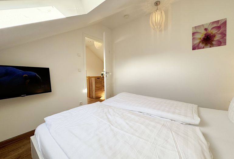 1. Schlafzimmer mit Doppelbett 1. Schlafzimmer mit Doppelbett