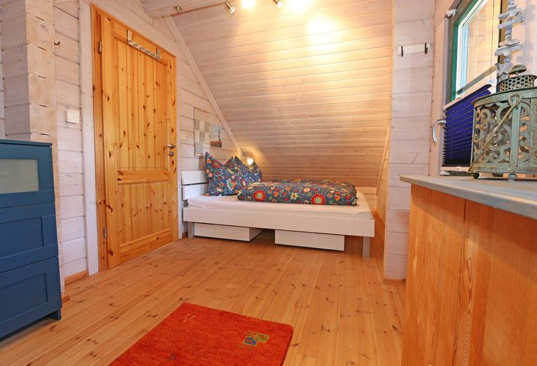 2. Schlafzimmer mit Kleiderschrank 2. Schlafzimmer mit Kleiderschrank