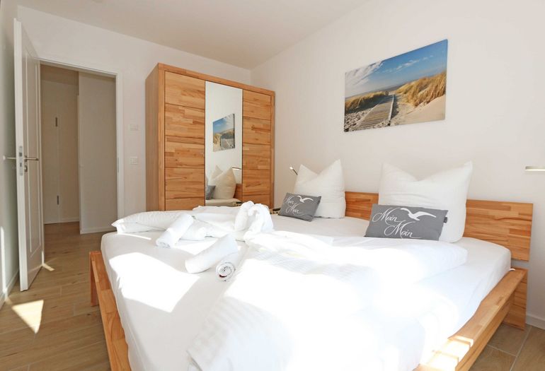 Schlafzimmer mit Doppelbett
