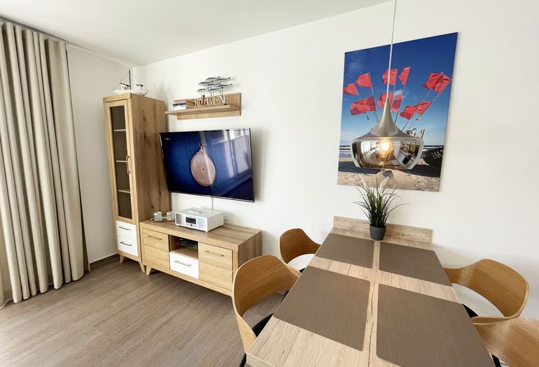 Wohnzimmer mit Esstisch