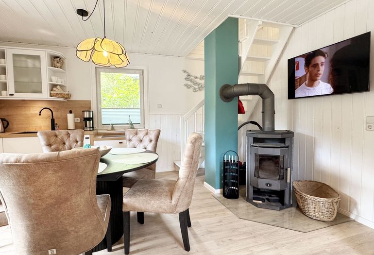 gemütlicher Wohnbereich mit Kaminofen