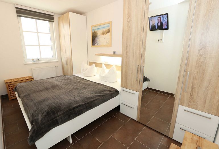 Schlafzimmer mit Doppelbett