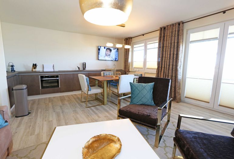 Wohnzimmer mit Küchenzeile Wohnzimmer mit Küchenzeile