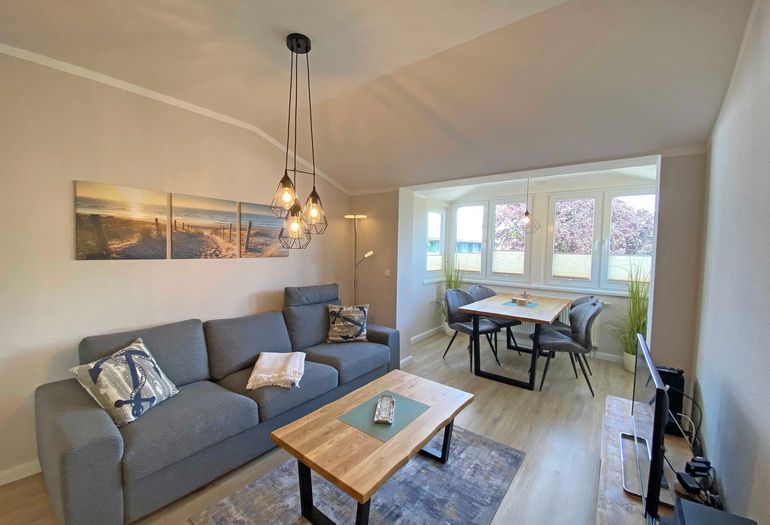 gemütliche Couch mit Platz für Alle gemütliche Couch mit Platz für Alle